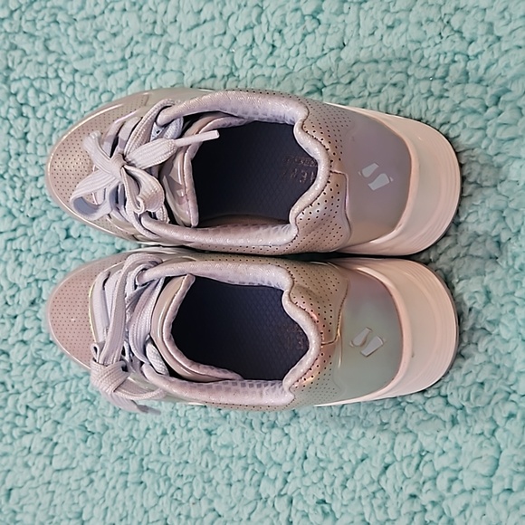 Sketchers - Picture 3 of 5